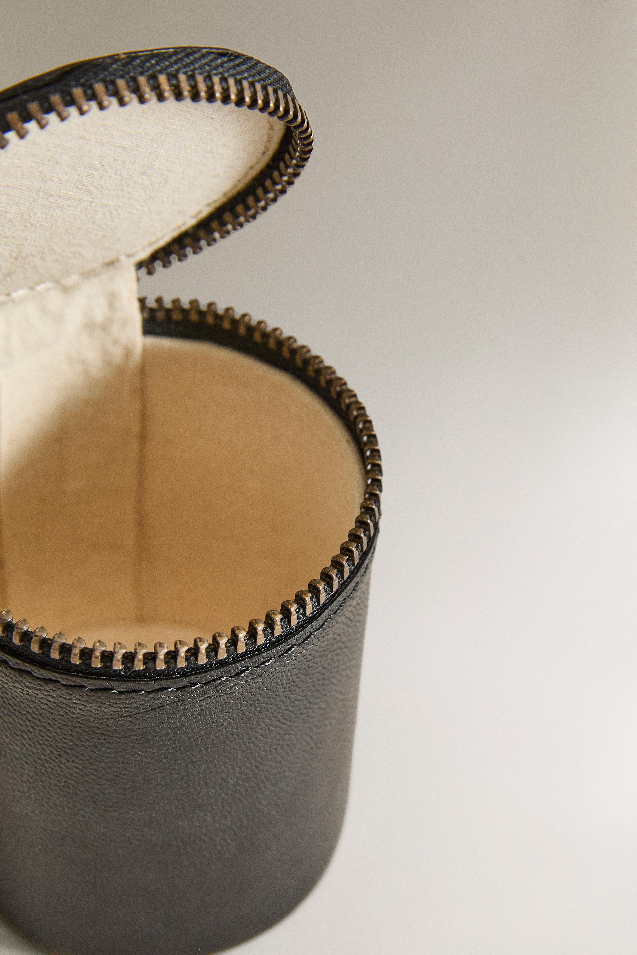 TROUSSE EN CUIR CYLINDRIQUE